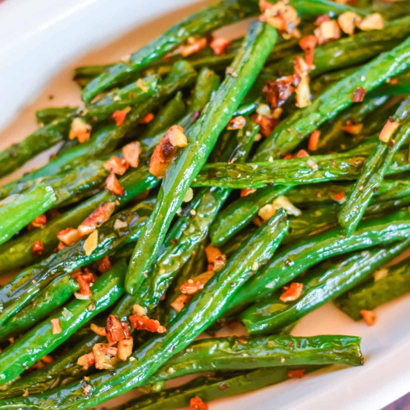 Roasted Garlic Green Beans (Only 5 Ingredients Easy Recipe!)